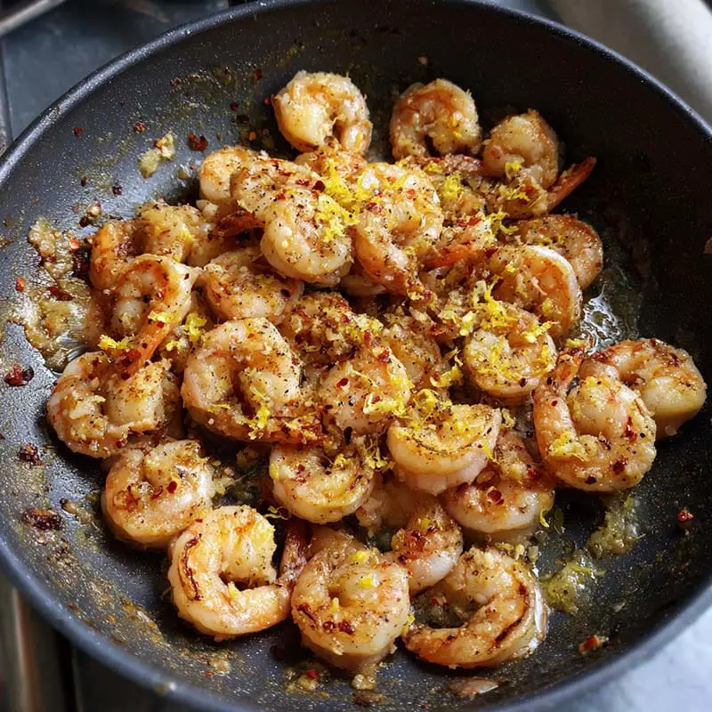 Garlic butter shrimp for scampi pasta bake